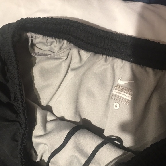 Nike running shorts - Picture 3 of 3